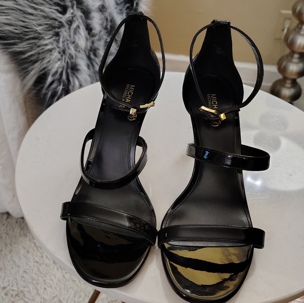 🆕⭐ Micheal Kors Black Patent Sandals Heels - Picture 8 of 16